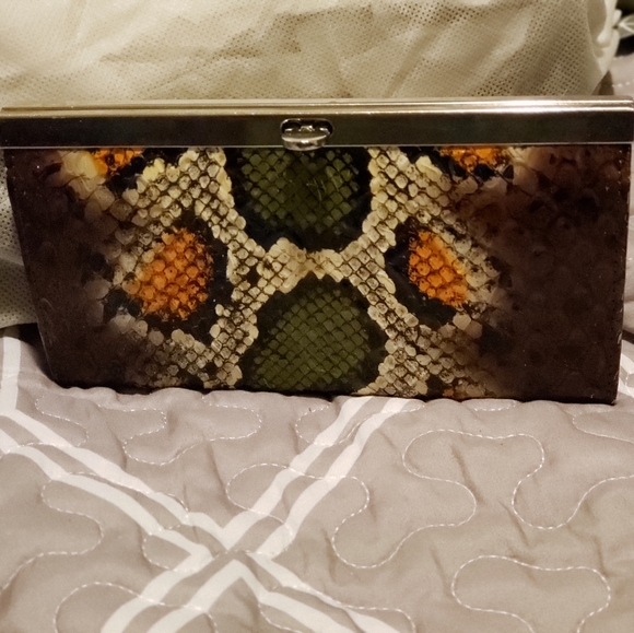 Clutch - Picture 2 of 4